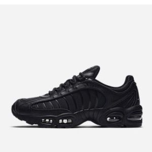 Nike Air Max Tailwind IV
Men's Shoes
Black/Black/Black
Size 11